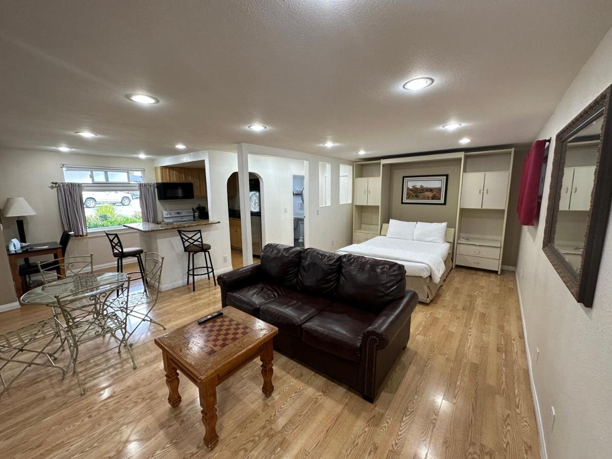 King Frederik Inn - Housity
