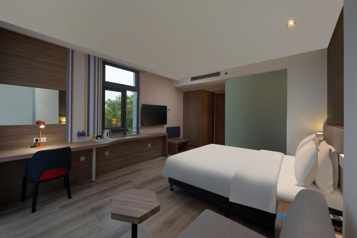 Holiday Inn Express Shanghai Pujiang, an IHG Hotel - Housity