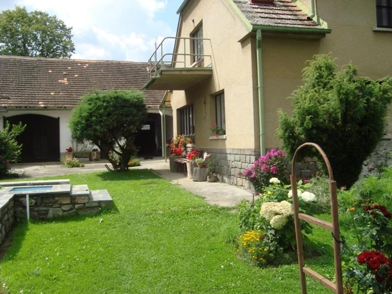 Privát Mirovice-Březnice - Housity