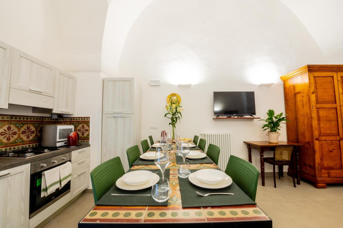 First Falcon Apartment - Housity