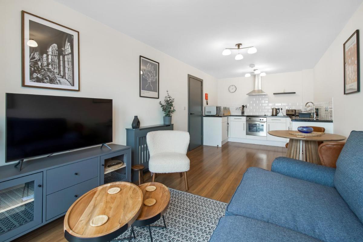 Central 1 BD + Sofa Bed in the Heart of Cheltenham! - Housity