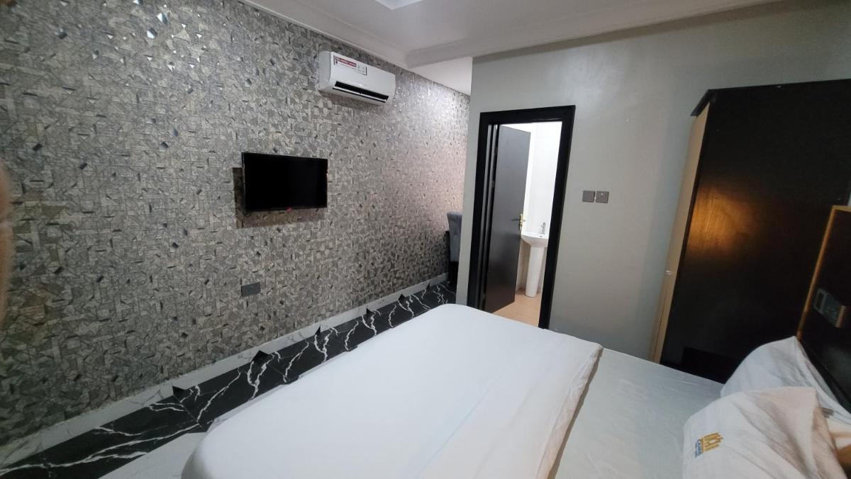 Suitetrails - The Charis Hotel & Suites