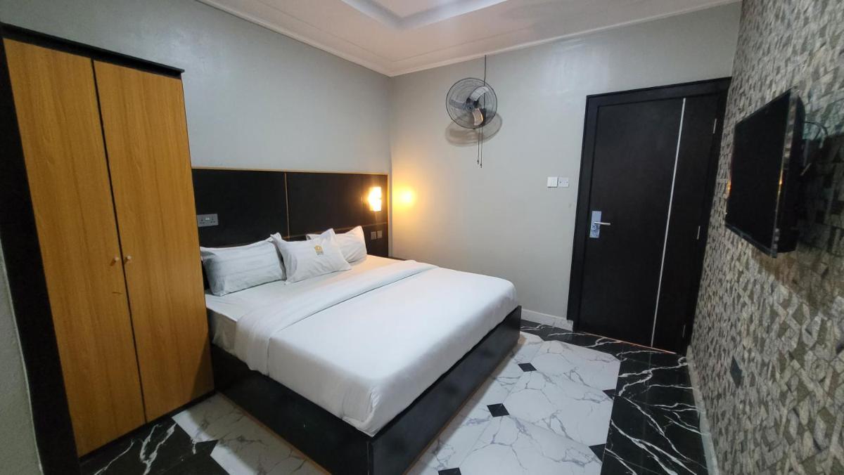 Suitetrails - The Charis Hotel & Suites