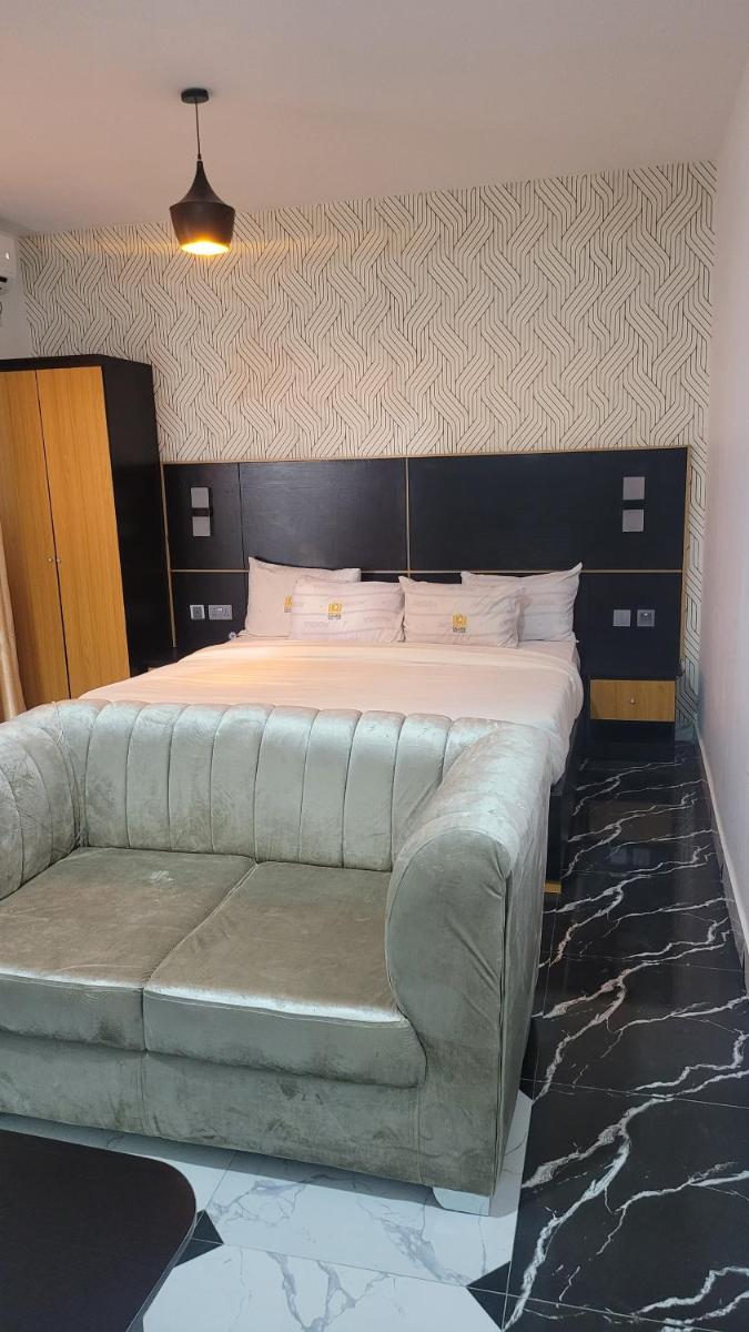 Suitetrails - The Charis Hotel & Suites