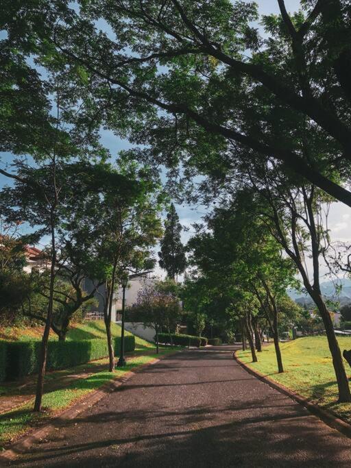 Suitetrails - Lake View Villa Rancamaya by The Ordinary