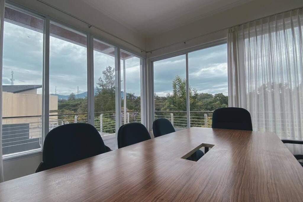 Suitetrails - Lake View Villa Rancamaya by The Ordinary