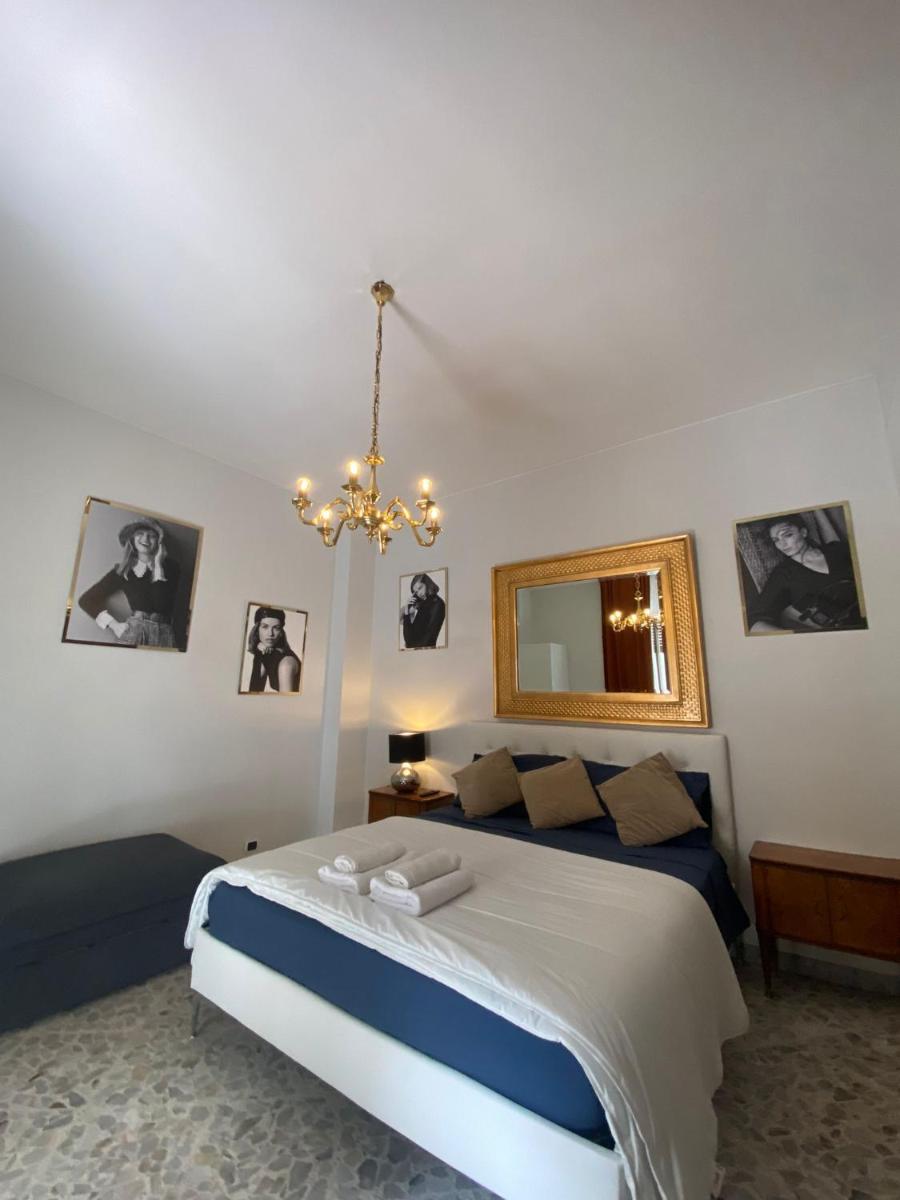 Stanza Privata 2 o 3 posti letto con bagno privato in camera e balcone Casa Vacanze Cado Dalle Nubi - Housity