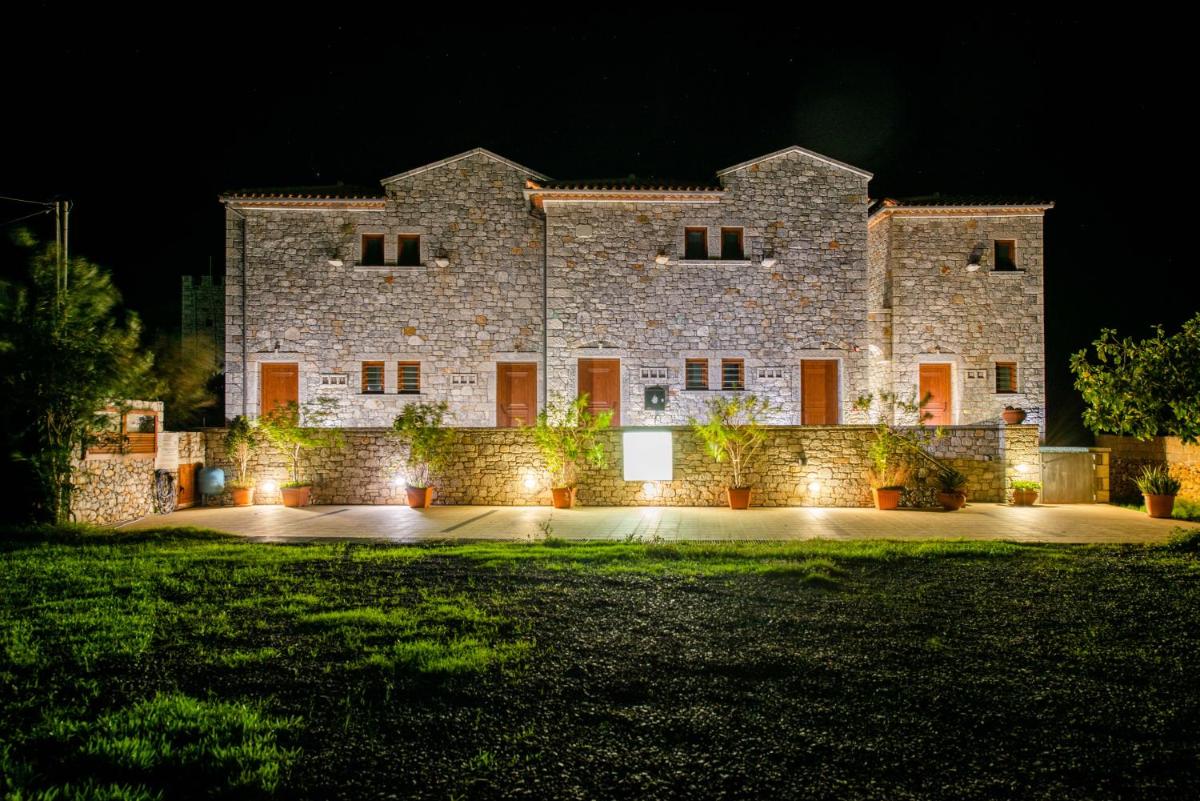 MANI HOUSES Selinitsa Art Koloveas - Housity