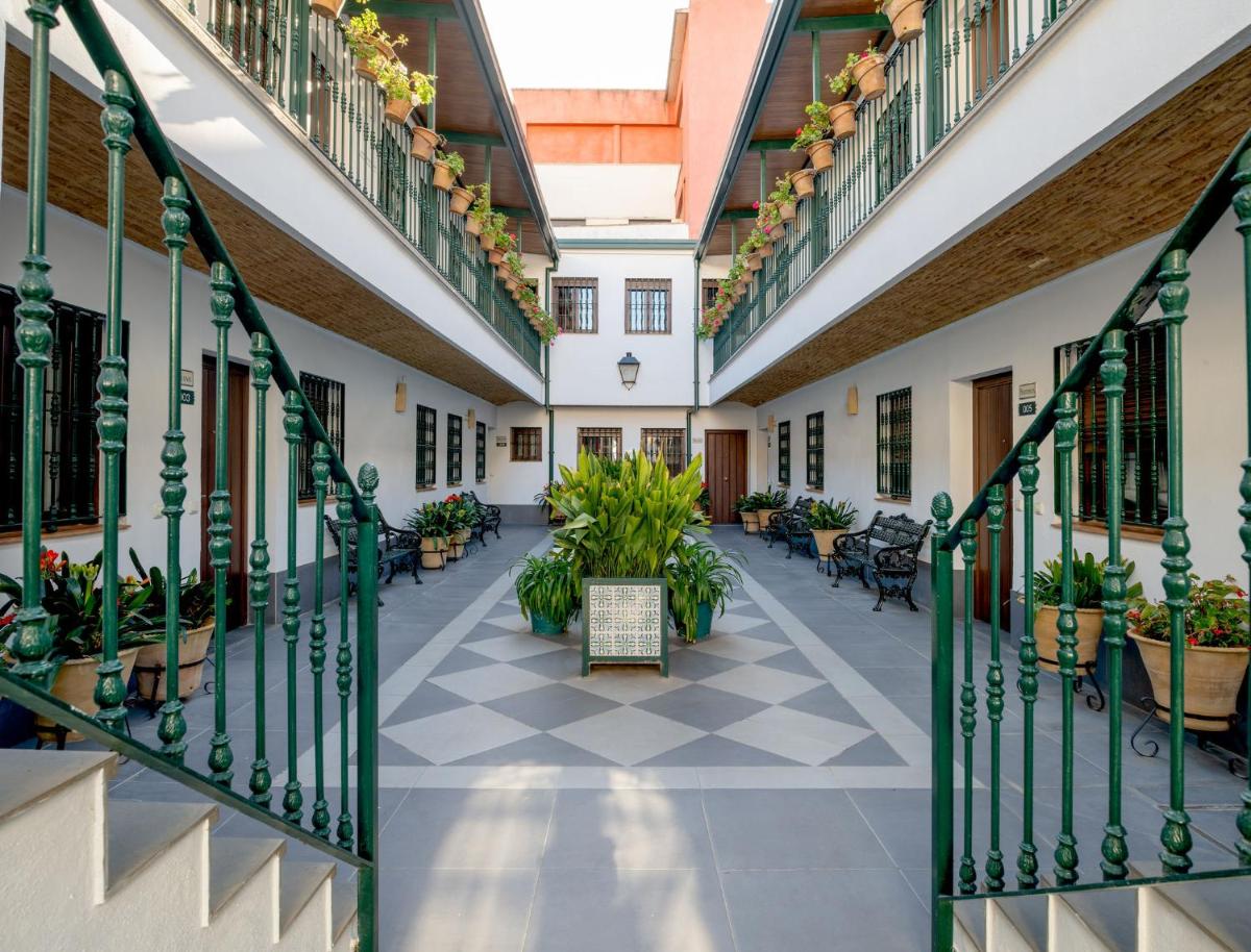 Suitetrails - Triana Boutique Apartments by Hommyhome