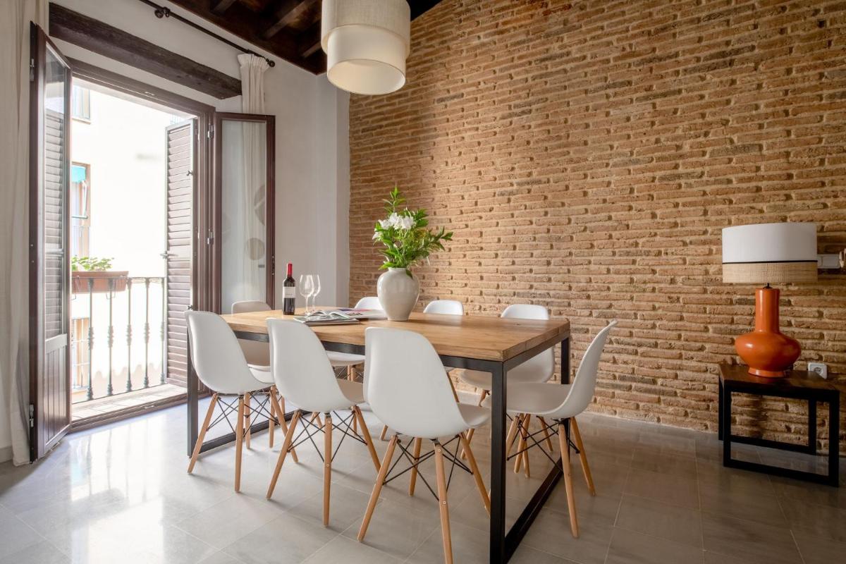 Suitetrails - Triana Boutique Apartments by Hommyhome