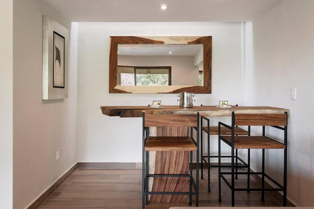 Hermosa Villa Vista al Lago - Housity