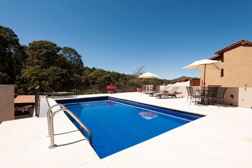 Hermosa Villa Vista al Lago - Housity