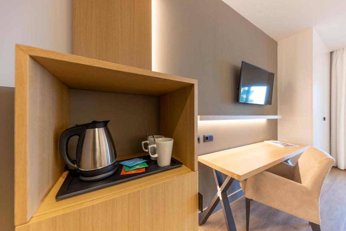 Utensilios para hacer té y café en Hotel & Spa Terraza 4 Sup