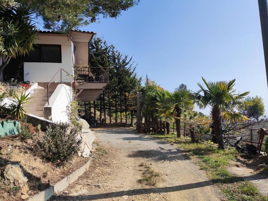 Suitetrails - Detached house with garden and sea view