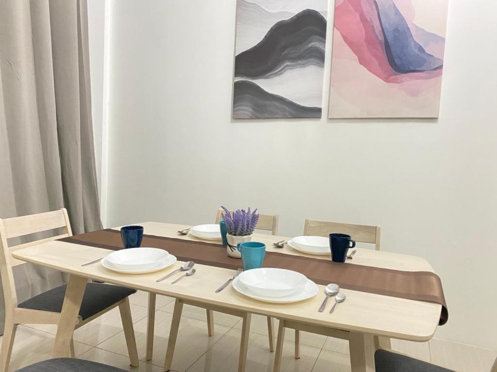 Suitetrails - Duplex Studio at Empire City Damansara Perdana Wifi Netflix