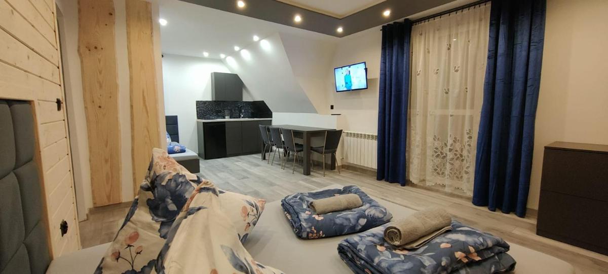 Pokoje Gościnne Tyrol - Housity
