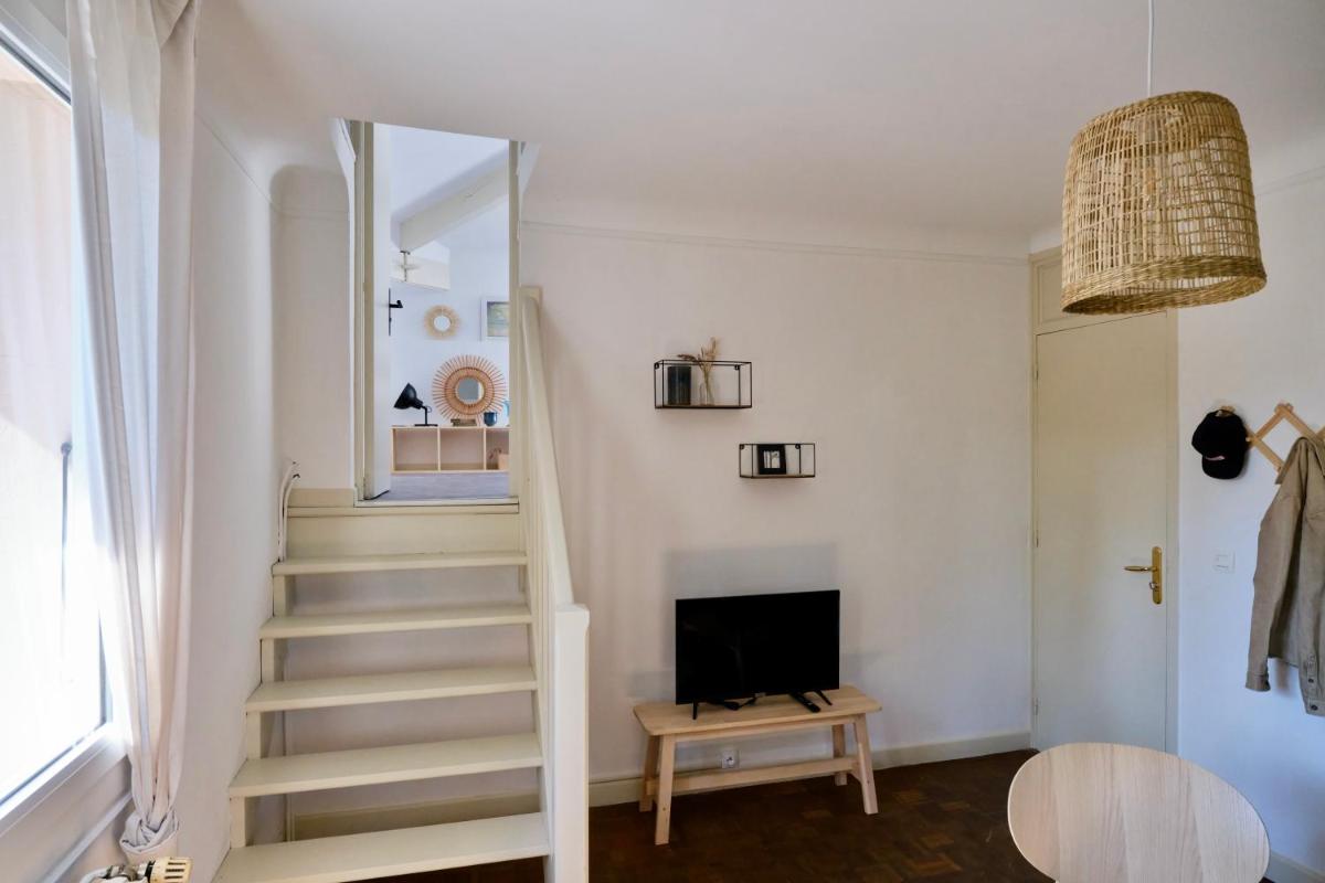 Julia Blue, Villa Hostal Naou Hossegor - sauna - salle de sport - wifi - netflix - Housity