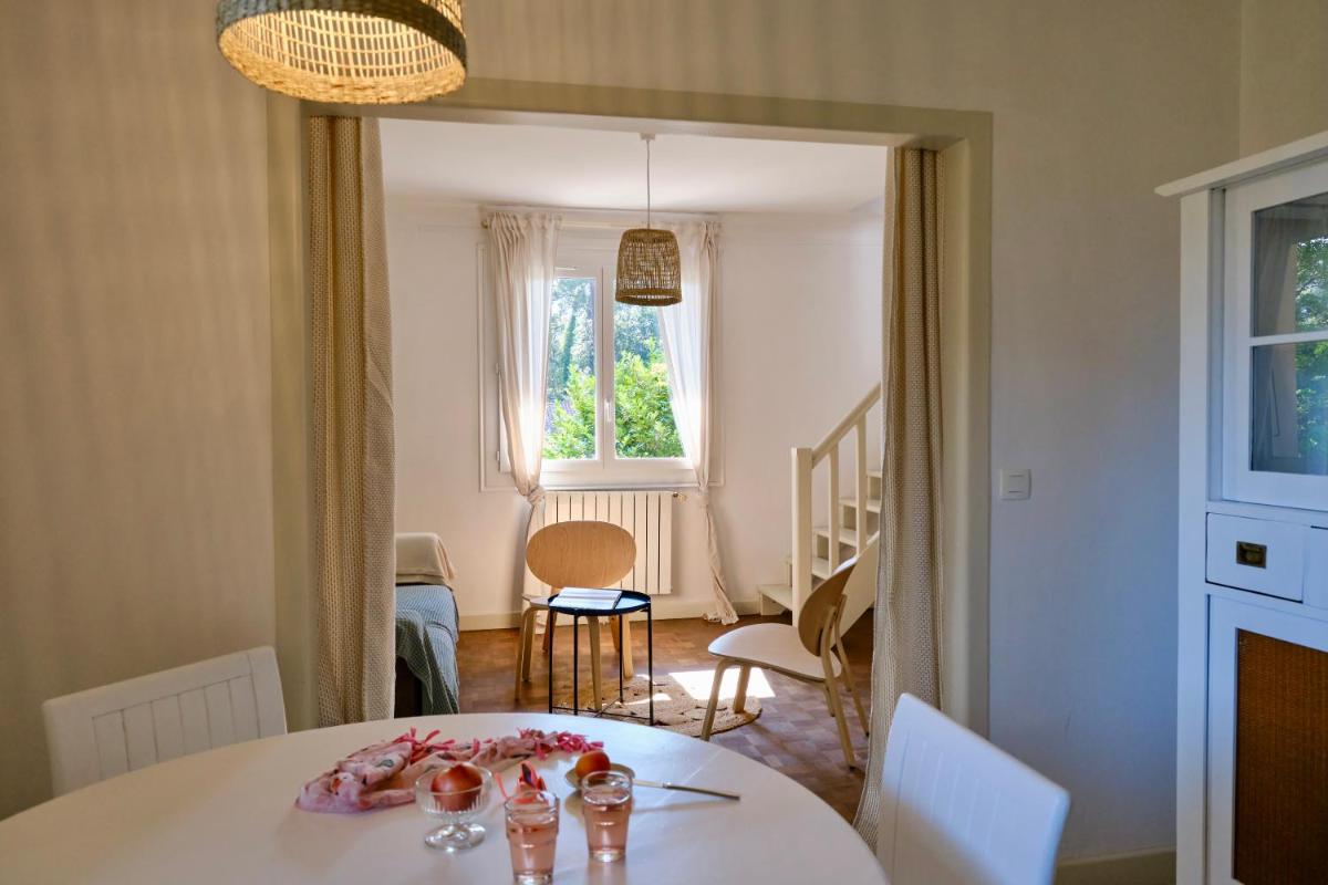 Julia Blue, Villa Hostal Naou Hossegor - sauna - salle de sport - wifi - netflix - Housity