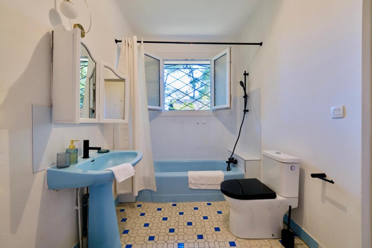 Julia Blue, Villa Hostal Naou Hossegor - sauna - salle de sport - wifi - netflix - Housity