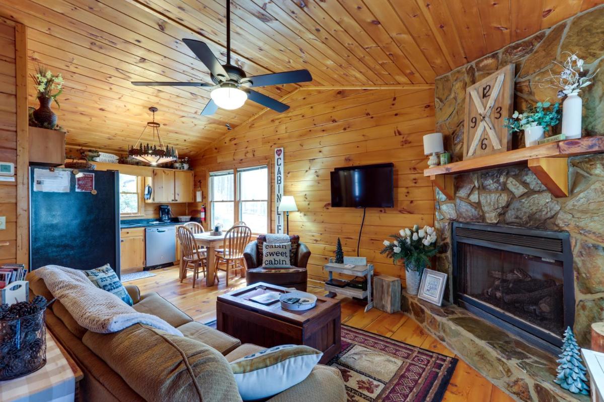 Blue Ridge Cozy Cabin in the Woods with Hot Tub! - Housity