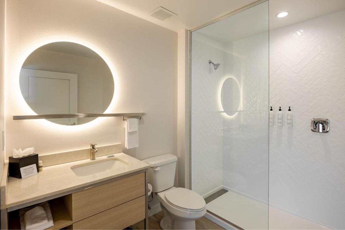 TownePlace Suites by Marriott Canton Riverstone Parkway - Housity