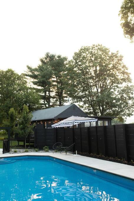 Ode to the '70's creative private home with pool - Housity