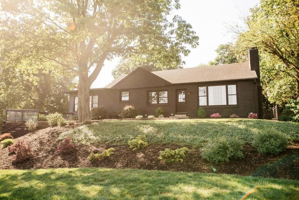 Ode to the '70's creative private home with pool - Housity