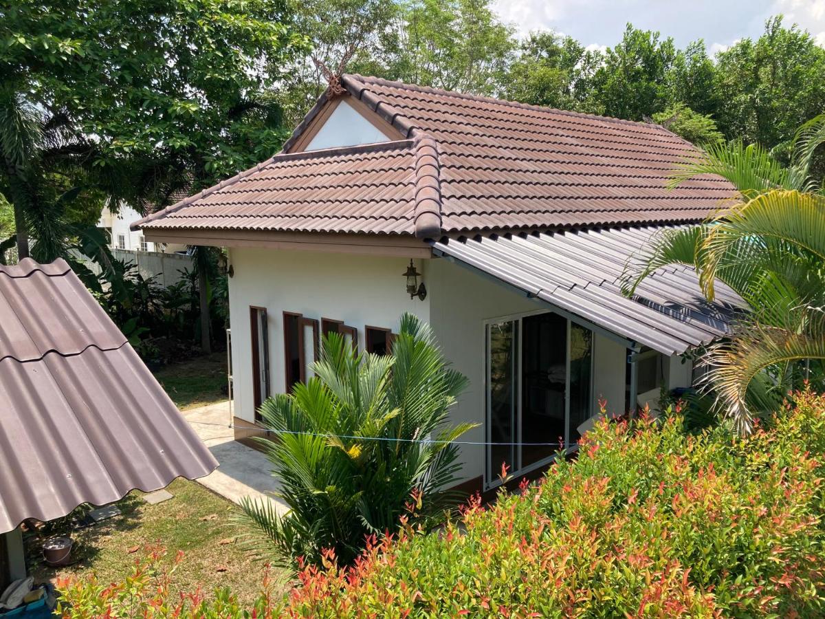 Vacation House with tropical garden and private pool - Housity