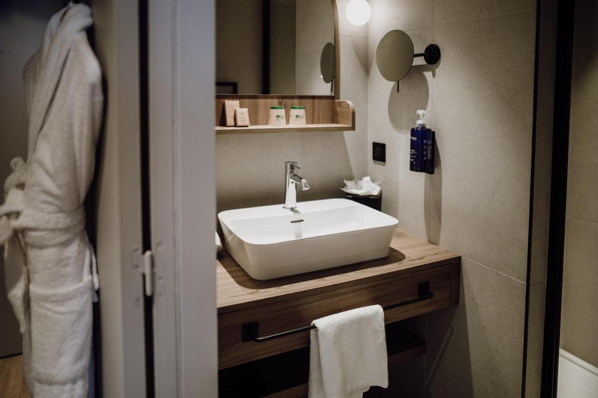 Salle de bains dans l'établissement Emeria Dinard Thalasso Spa