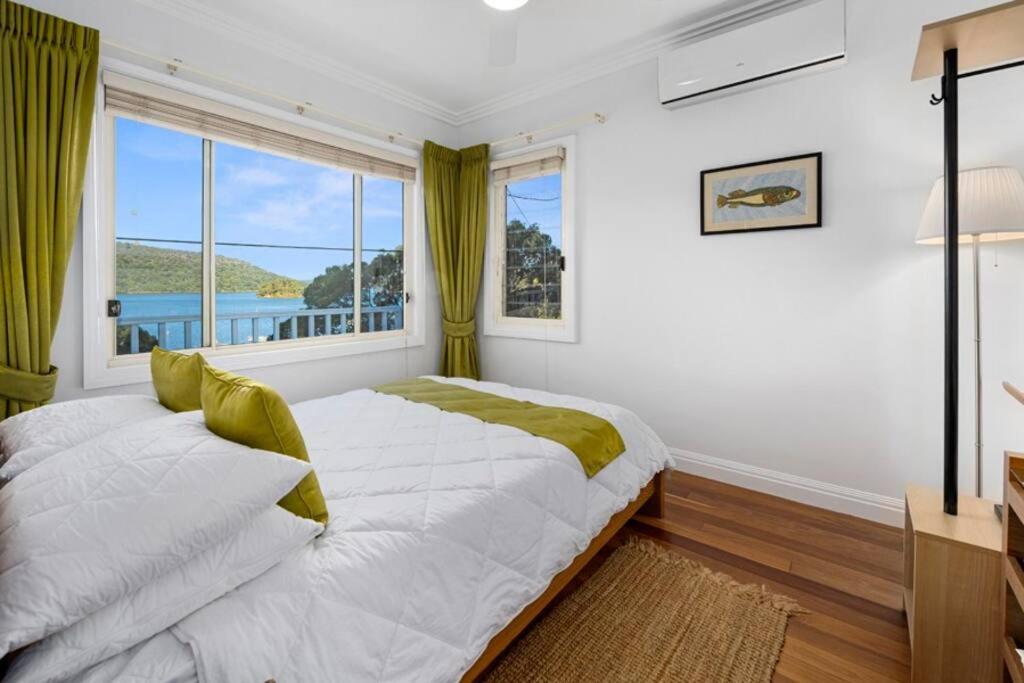 Cosy Cottage Above the Hawkesbury w/ Jetty - Housity