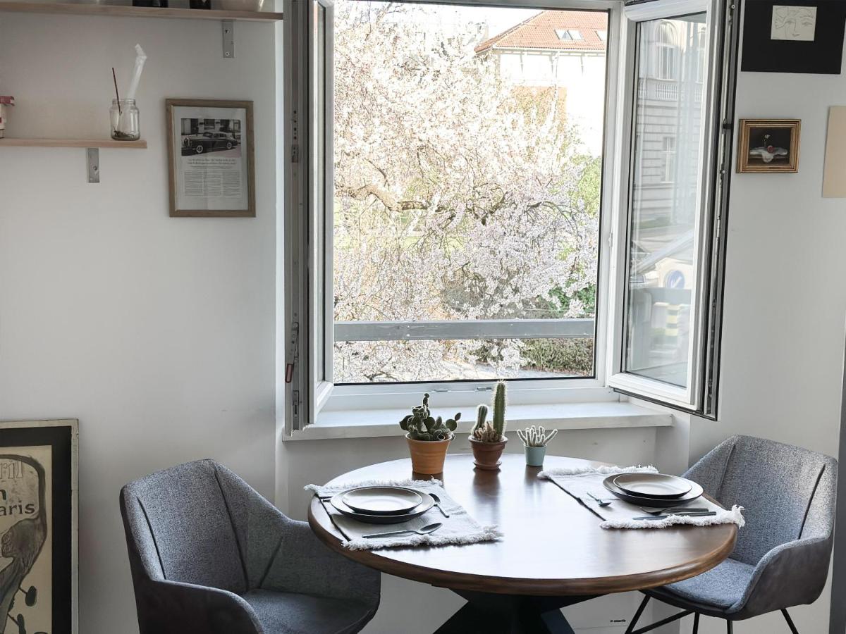 Stylish riverside living in the hearth of downtown - Housity