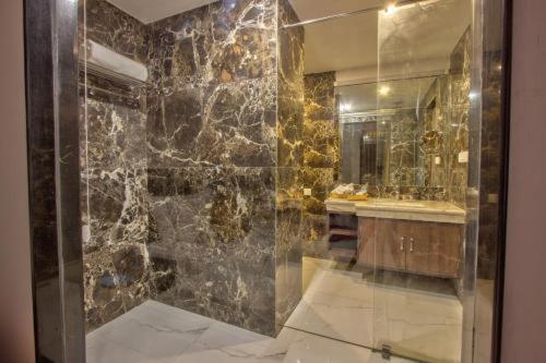 Hotel woodrock manali - Housity