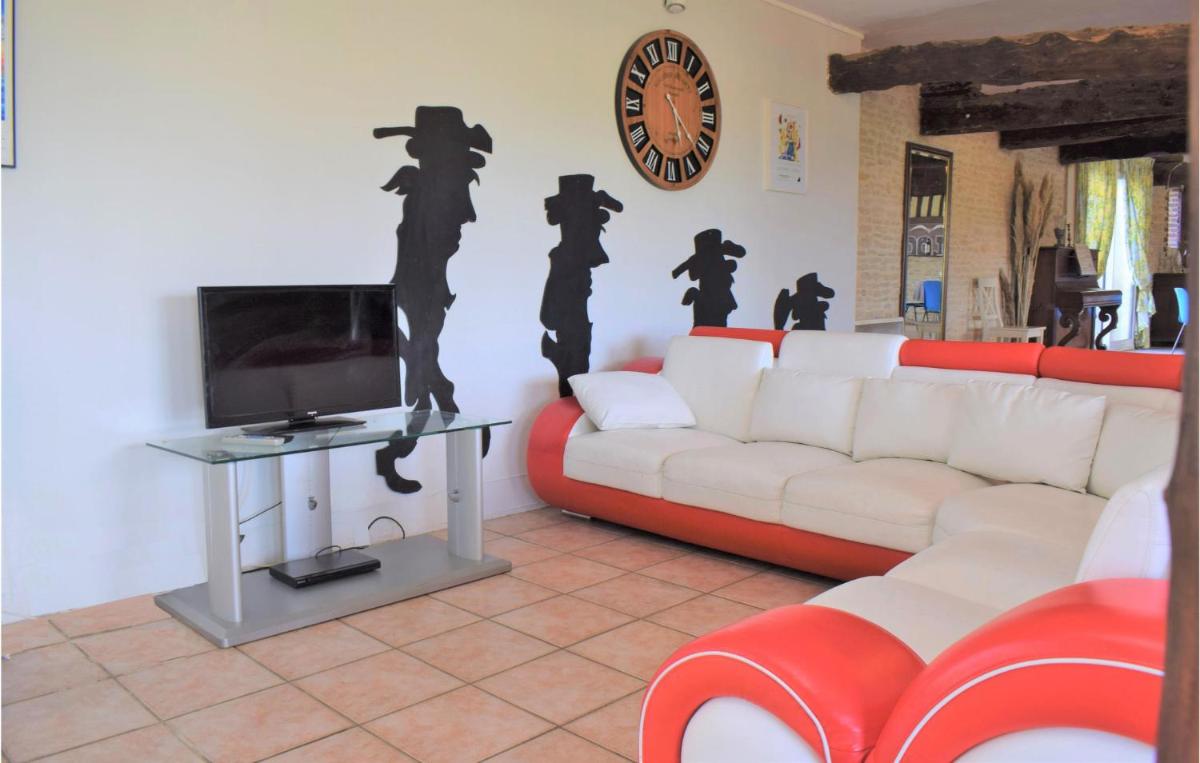 6 Bedroom Stunning Home In Janville - Housity