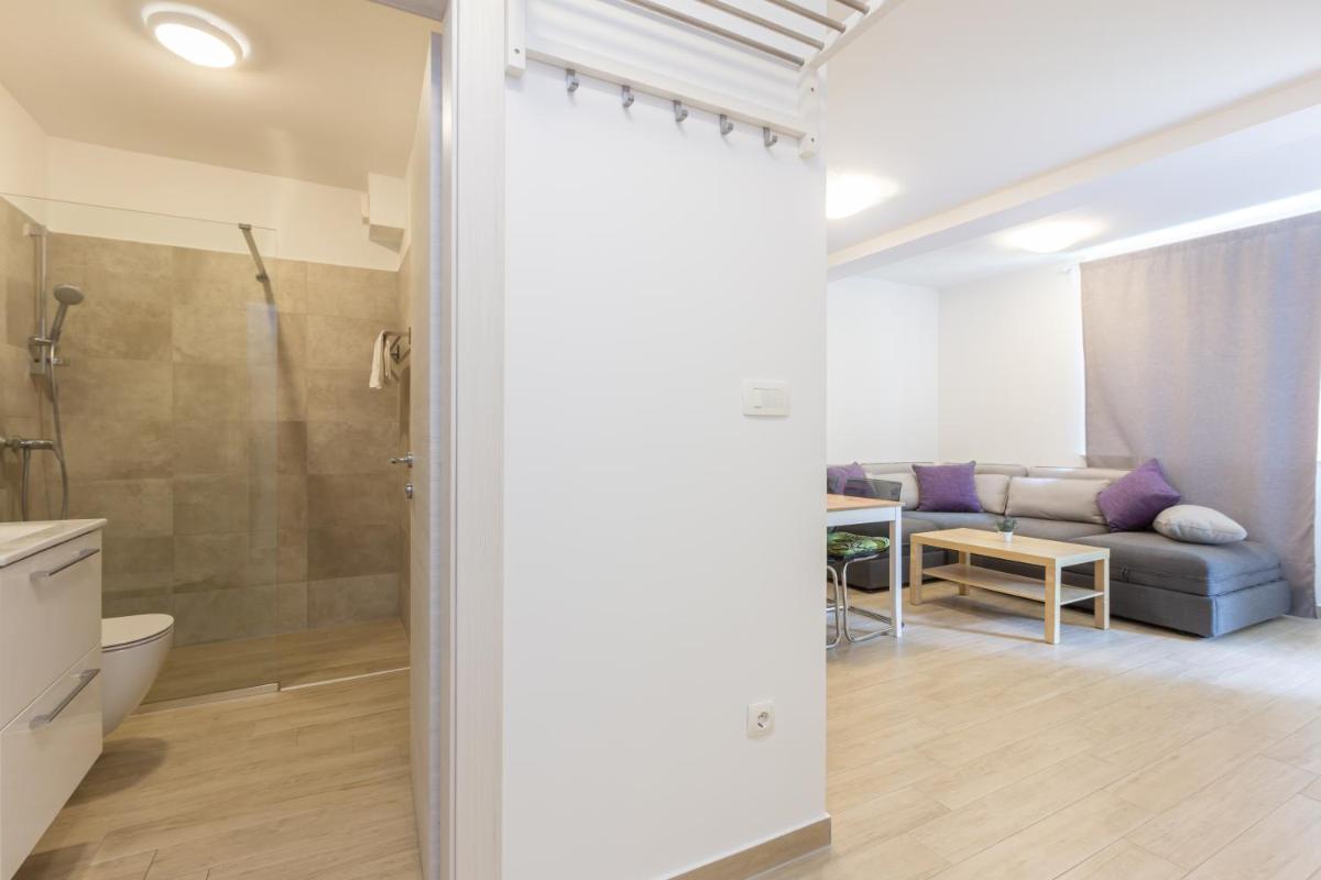 Apartments Vugrinec with Terrace - Housity