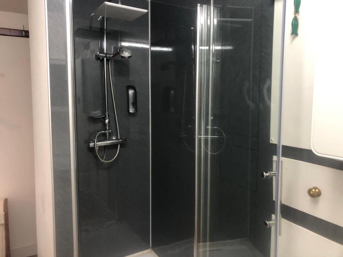 Superb Apartment with Sky Glass TV and Netflix - Housity
