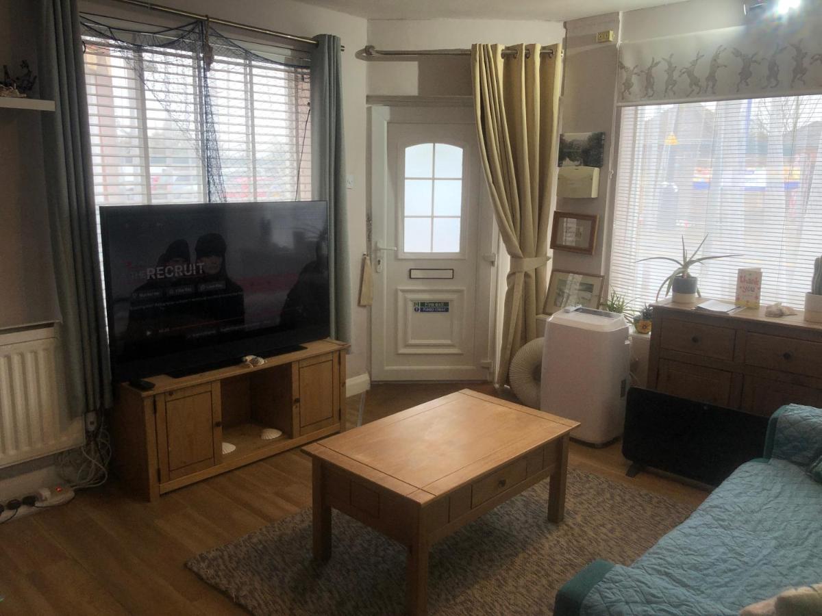 Superb Apartment with Sky Glass TV and Netflix - Housity
