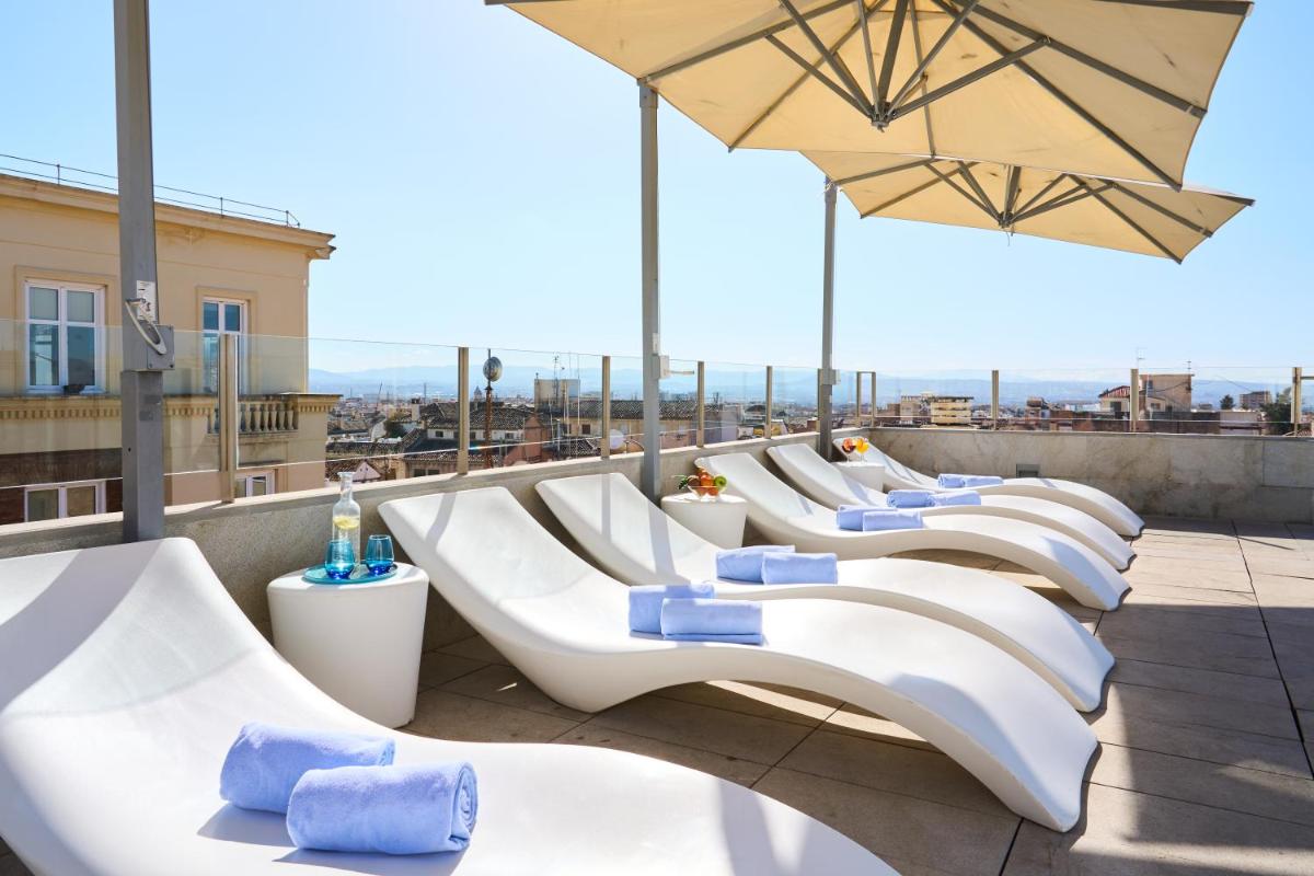 Un balcón o terraza de Hotel Maciá Granada Five Senses Rooms & Suites