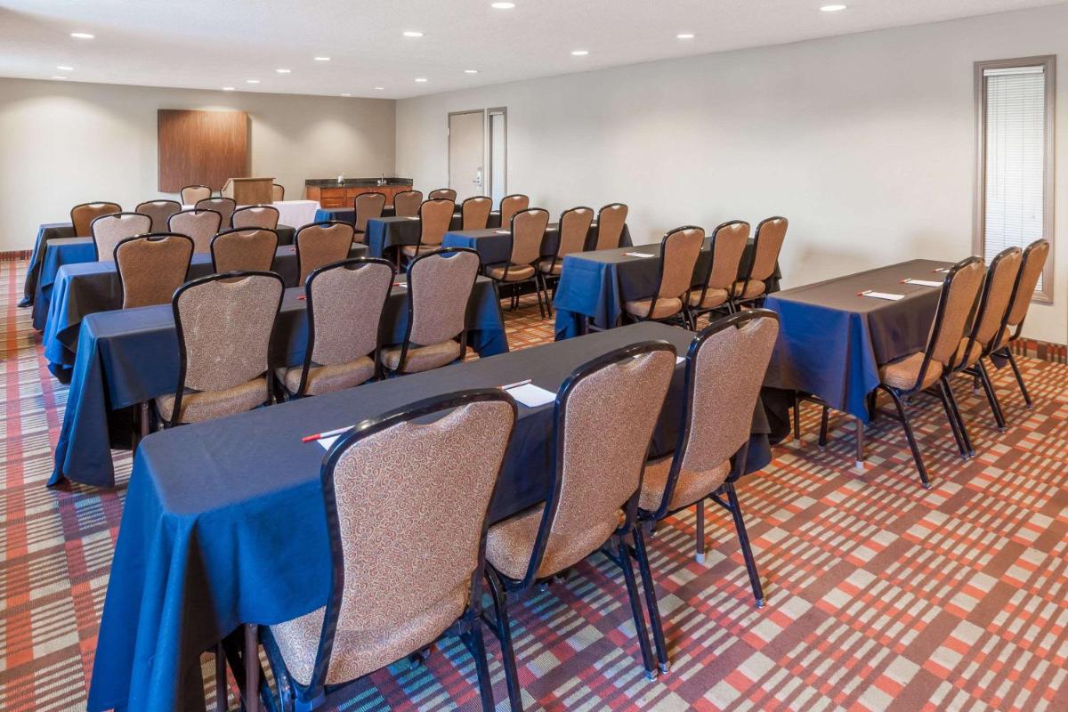 Wingate by Wyndham Canton-Hall of Fame - Housity