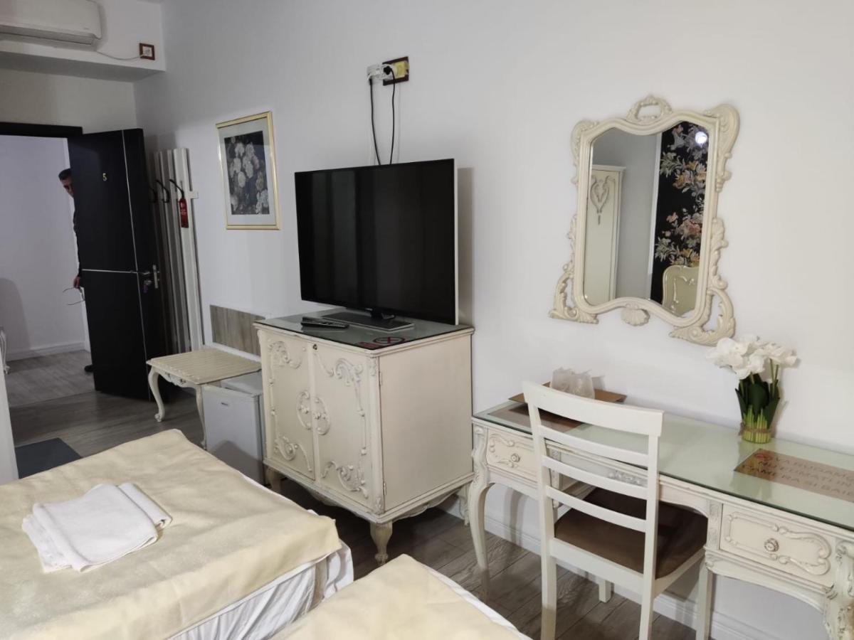 Nevis Fundeni - Housity