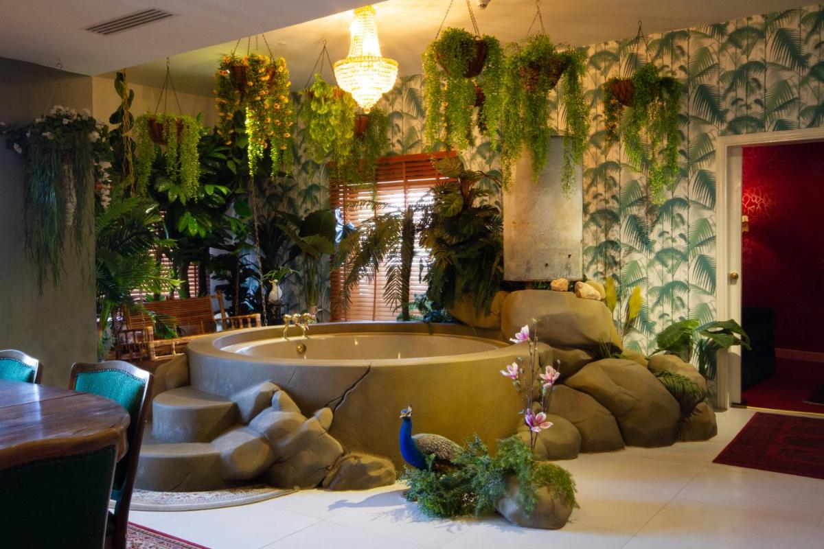 The Walled Off Hotel - Housity