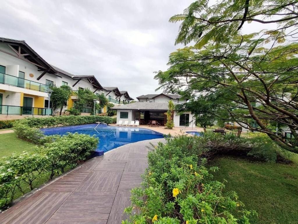 Casa em Condomínio Fechado com Sauna e Piscina - Housity