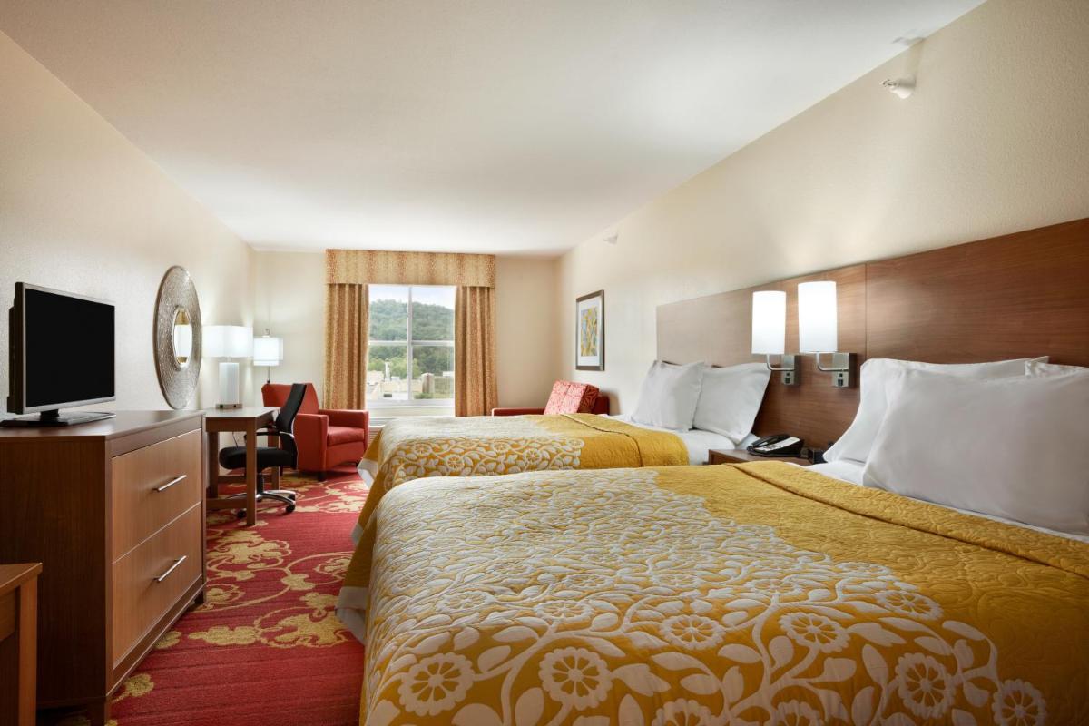 Days Inn & Suites by Wyndham Caldwell - Housity