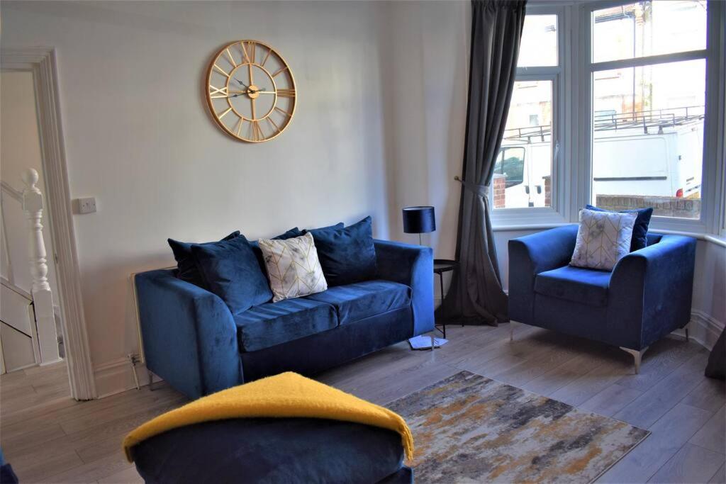 The Cosy Retreat, 4 bedroom house in Southend-On-Sea - Housity