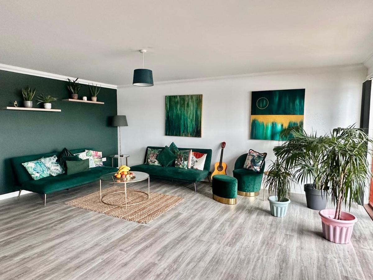 The Meadow, River view apartment - Housity