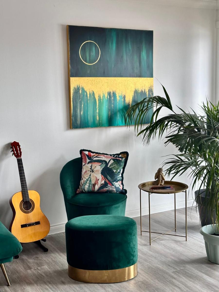 The Meadow, River view apartment - Housity