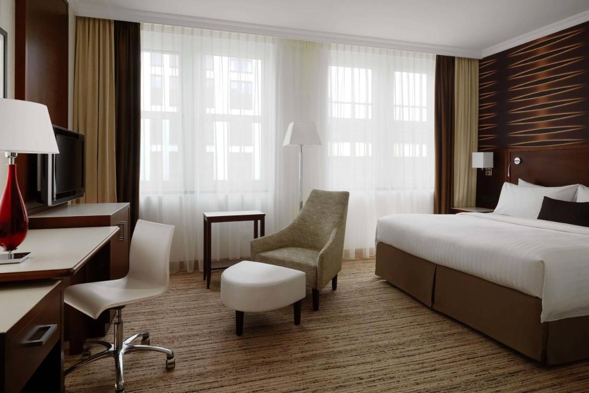 Ein Bett oder Betten in einem Zimmer der Unterkunft Cologne Marriott Hotel Ein Bett oder Betten in einem Zimmer der Unterkunft Cologne Marriott Hotel