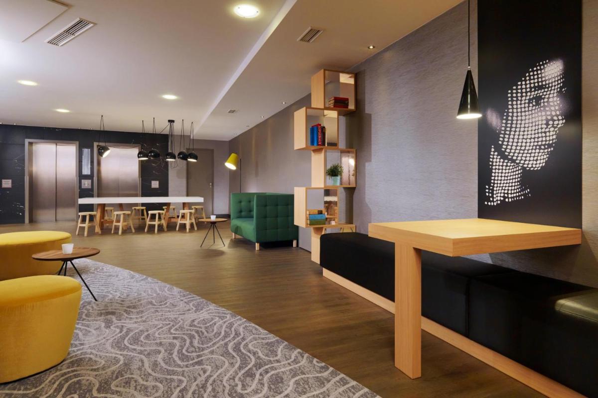 Ein Sitzbereich in der Unterkunft Cologne Marriott Hotel