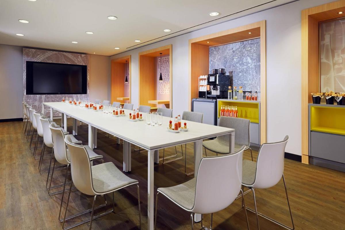 Ein Restaurant oder anderes Speiselokal in der Unterkunft Cologne Marriott Hotel