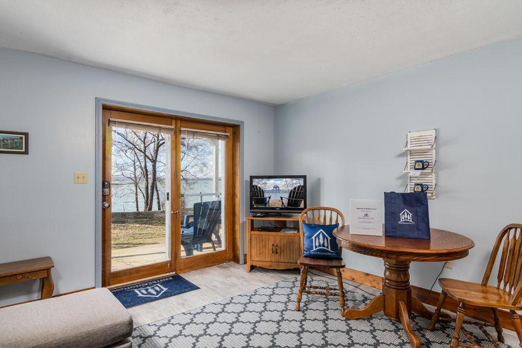 Dockside Retreat Suite - Housity