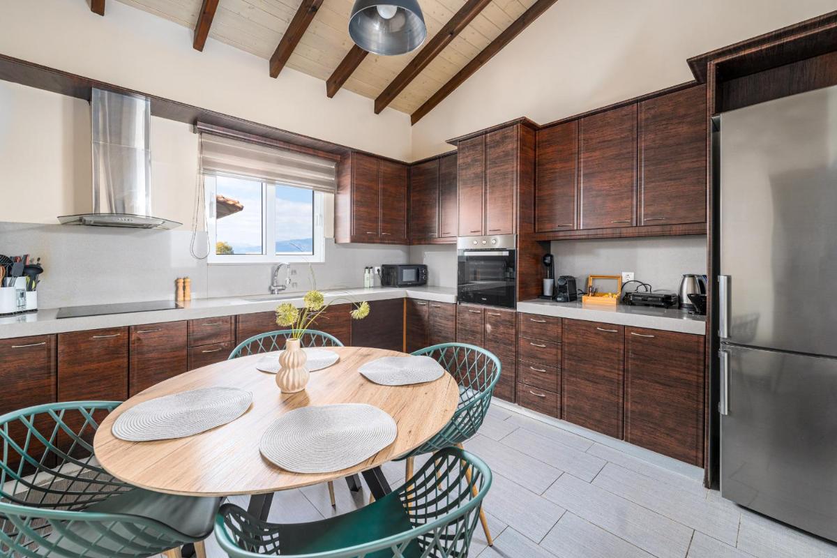 Meltemi Beach House - a seaside Luxury maisonnette - Housity